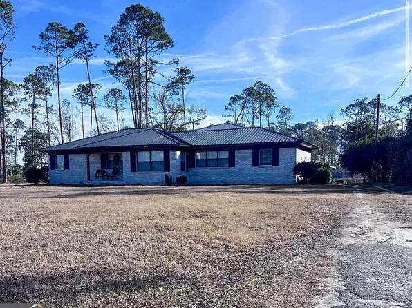 904 Chester Ave N, Douglas, GA 31533