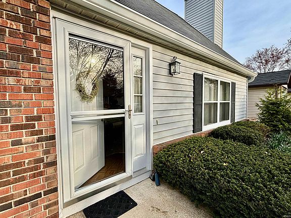 3rd image of 673 E Heather Dr