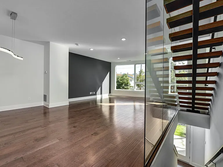 Family Room - Dinning Area