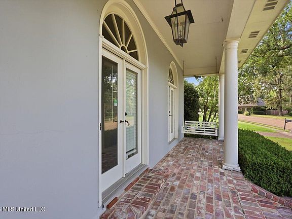 5th image of 36 Moss Forest Cir