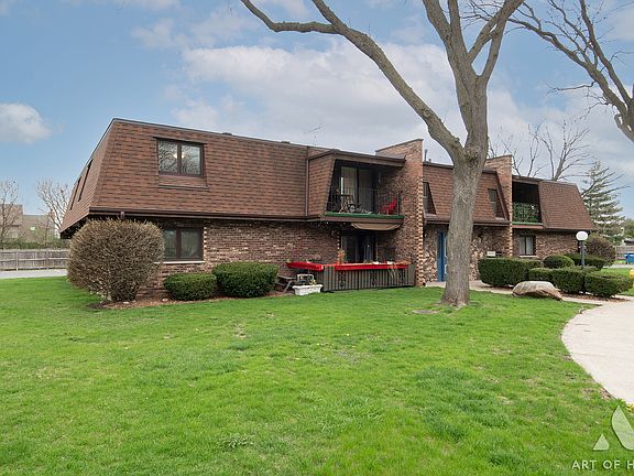 4th image of 10600 S Brooklodge Ln APT 1B