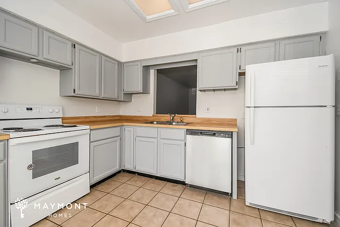 5577 Cabot Dr N — Photo 7