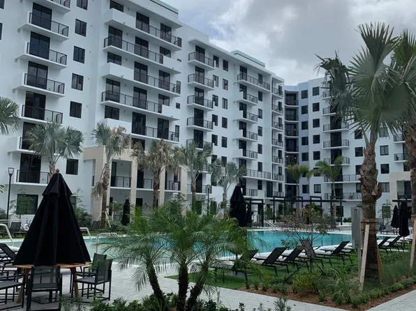 11209 Biscayne Blvd, Miami, FL 33181