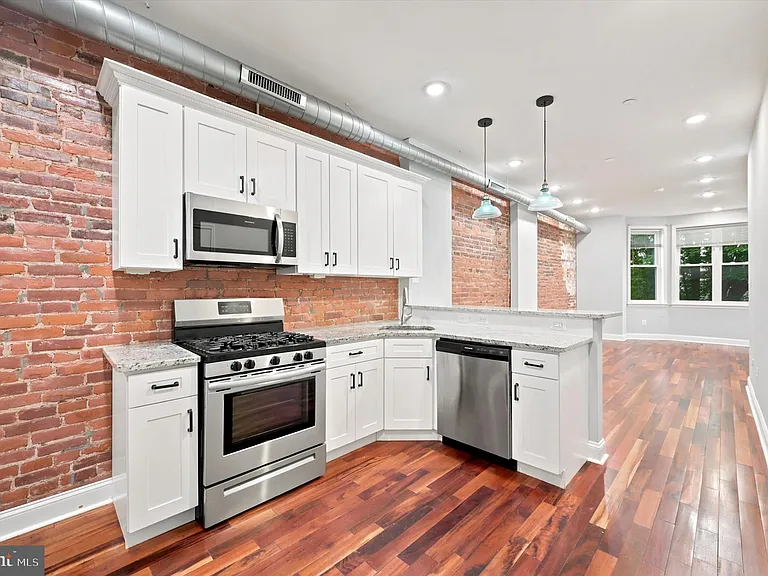 3220 W Diamond St #2 — Photo 4
