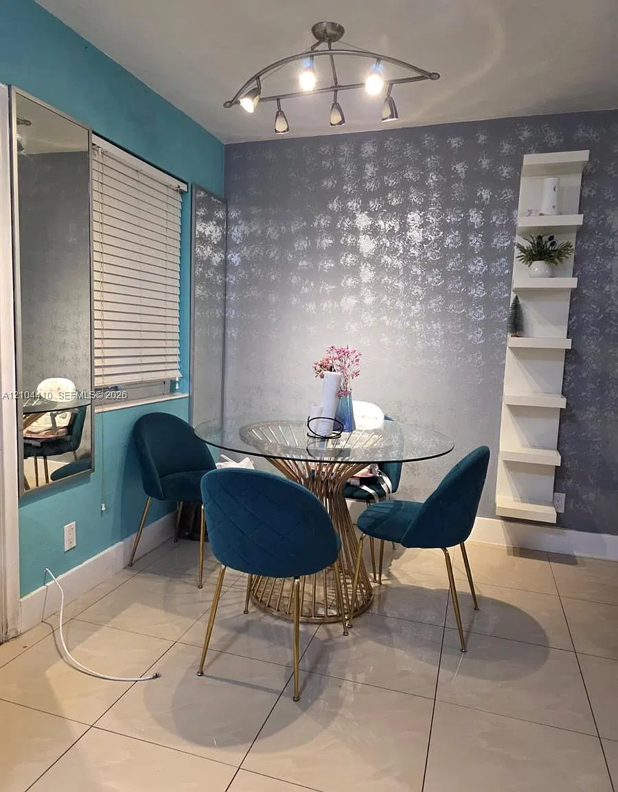 Coronet Vista Condo — Photo 4