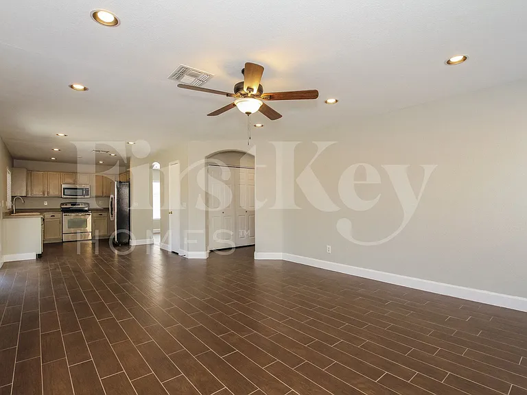 9156 W Quail Ave — Photo 3