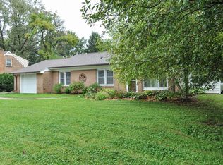 17801 W West View Ln, New Berlin, WI 53146