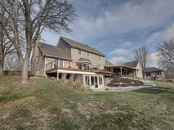 4th image of 5430 Glencrie Dr