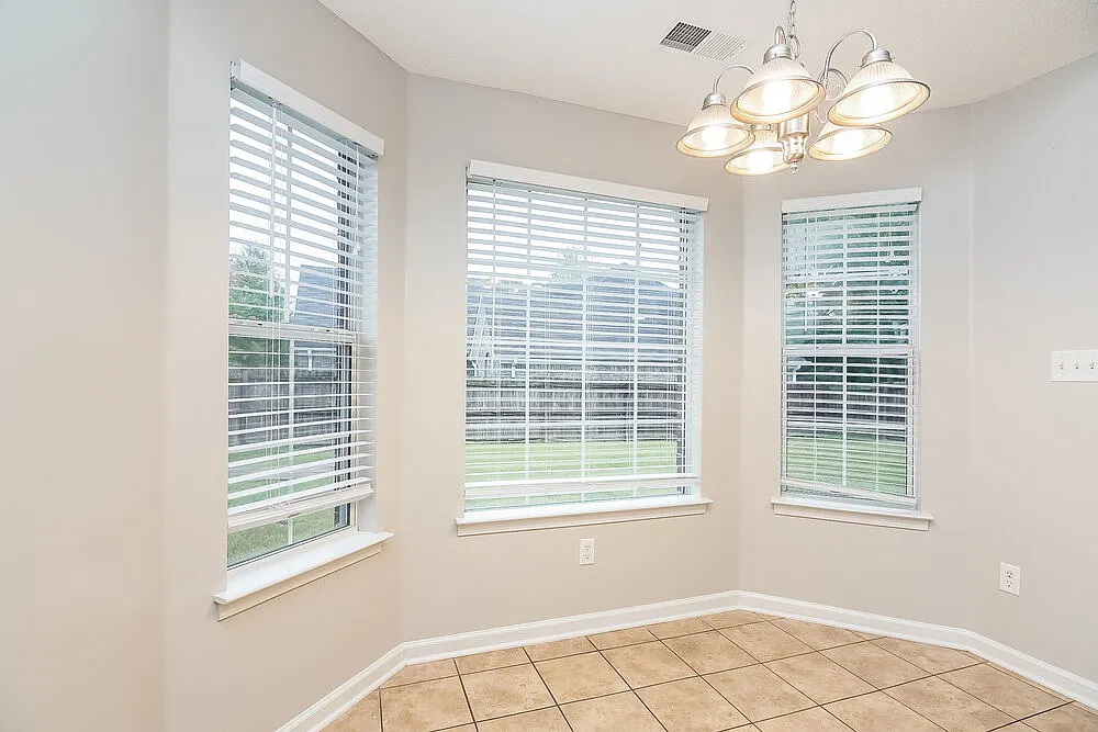 3 bed, 2.0 bath, 1546 sqft, $1,905 — Photo 3