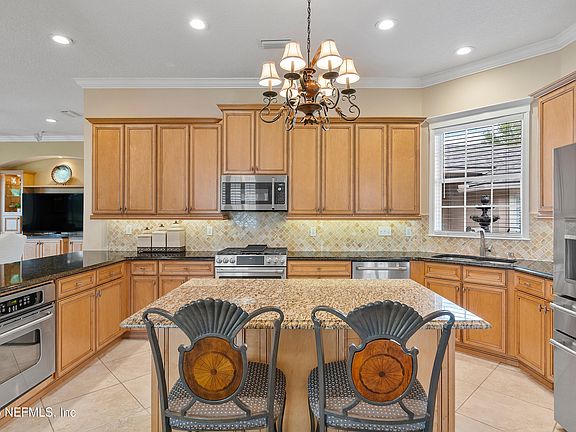 3rd image of 1017 W TERRANOVA Way