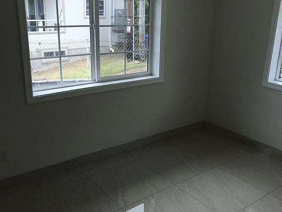 5th image of 3421 Woodlawn Dr Unit 3