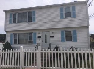 25 Lee St, Pawtucket, RI 02861