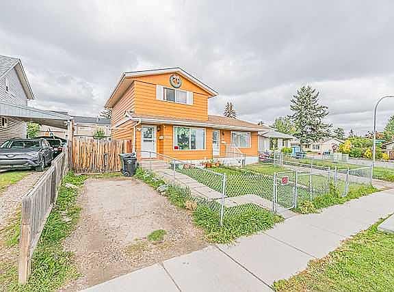 2nd image of 3326 Radcliffe Dr SE