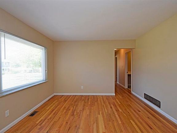 4th image of 1076 Lanette Dr