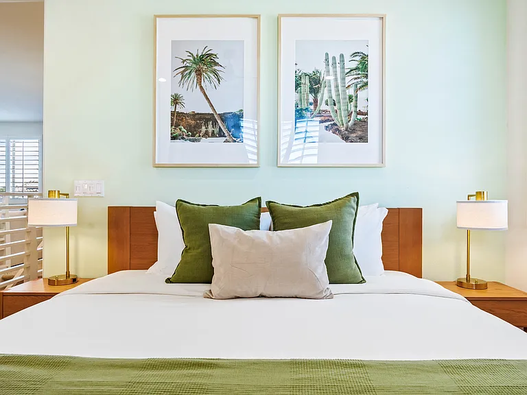 Bedroom 3 features a King-size Bed.