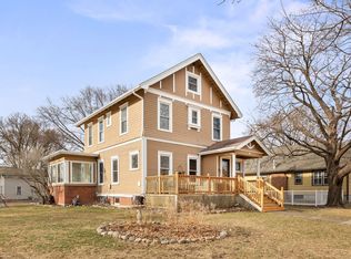 526 8th St E, Glencoe, MN 55336