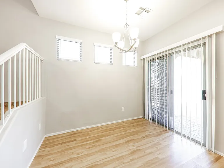 21808 N 40th Pl — Photo 7