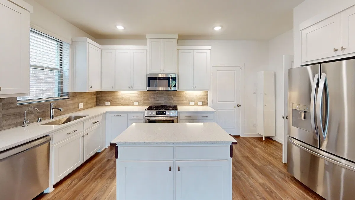 3 bed, 2.5 bath, 2050 sqft, $3,040 — Photo 3