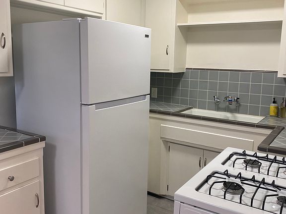 5th image of 7526 Fountain Ave APT 1