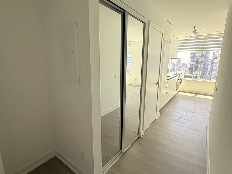8 Wellesley St E #5910 — Photo 3
