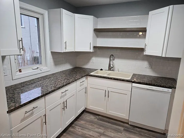 3105 Linwood Ave — Photo 10