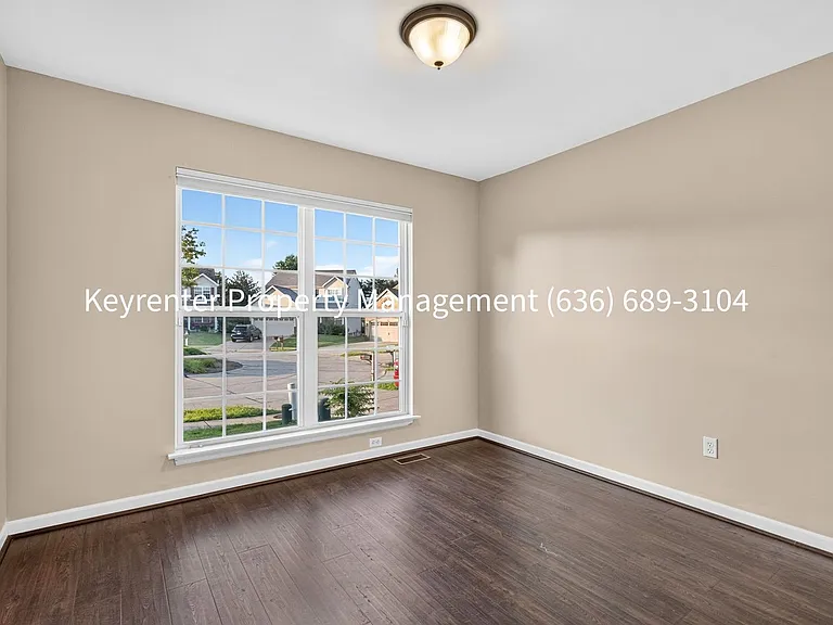 411 Angelique Pl — Photo 24