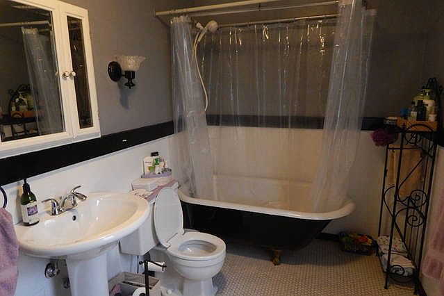 2nd image of 176 Highgate Ave