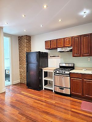 2nd image of 256 Tompkins Ave APT 3
