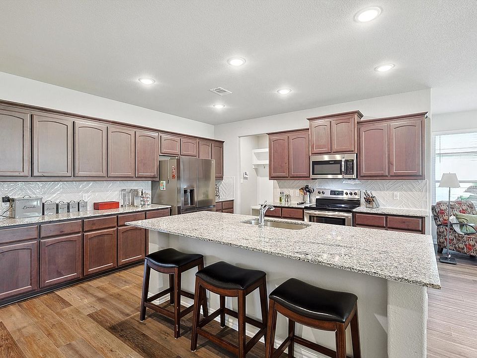 1st image of 808 Feather Edge Dr