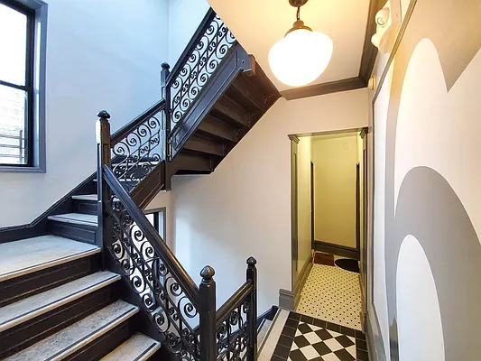 Rented by Brighton Management | media 13