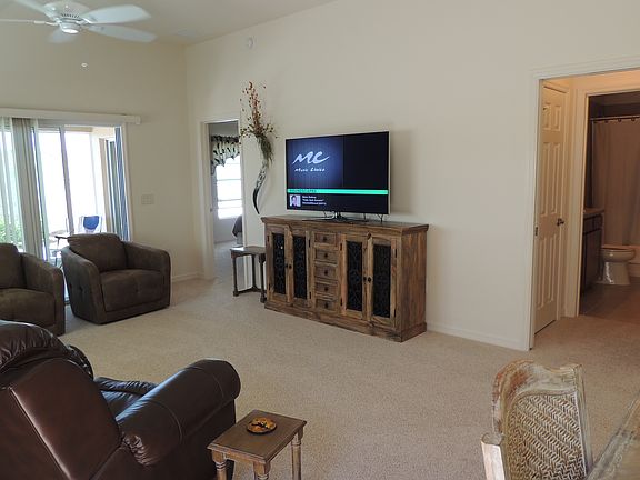 3rd image of 916 Wren St