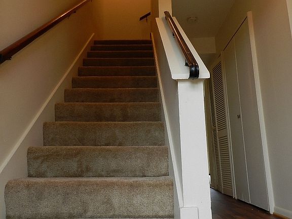 2nd image of 12 Holly Ct APT H