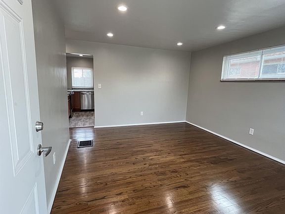 4th image of 2158 Faywood Ave