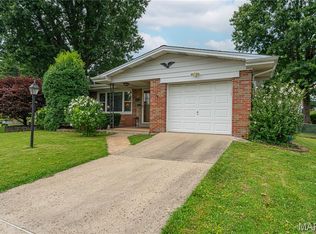 454 Lambeth Ln, Saint Louis, MO 63125