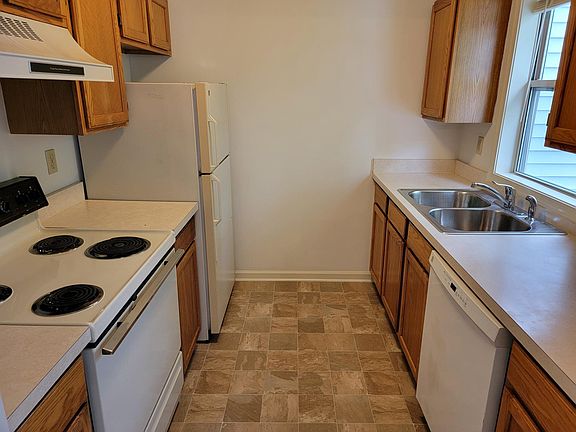 5th image of 52 Hilldale Dr