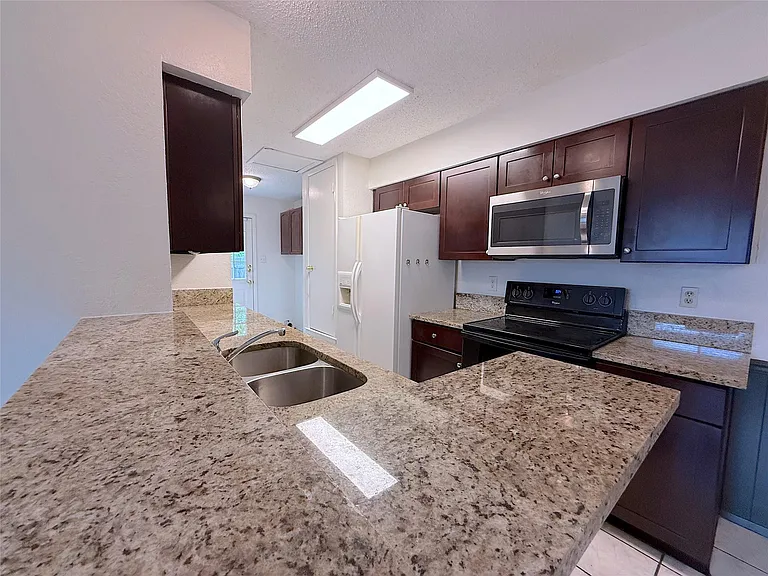 9900 Hundred Oaks Cir #A — Photo 8
