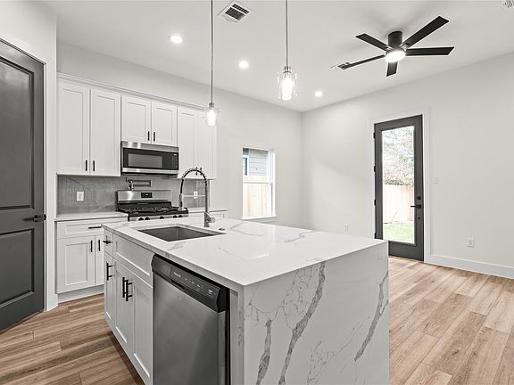 4th image of 4521 Newberry St