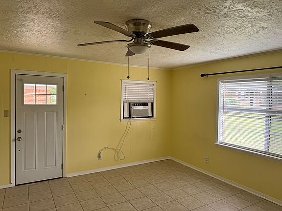 4th image of 3011 Brentwood Dr #B