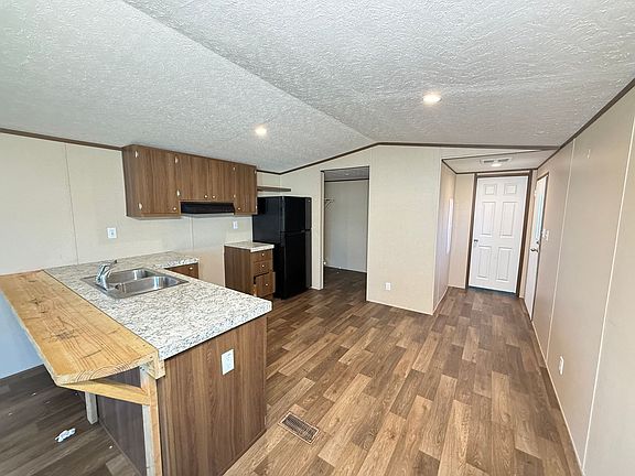 4th image of 242 Oak Crest Dr