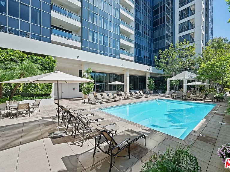 10724 Wilshire Blvd #Penthouse 1505 — Photo 45