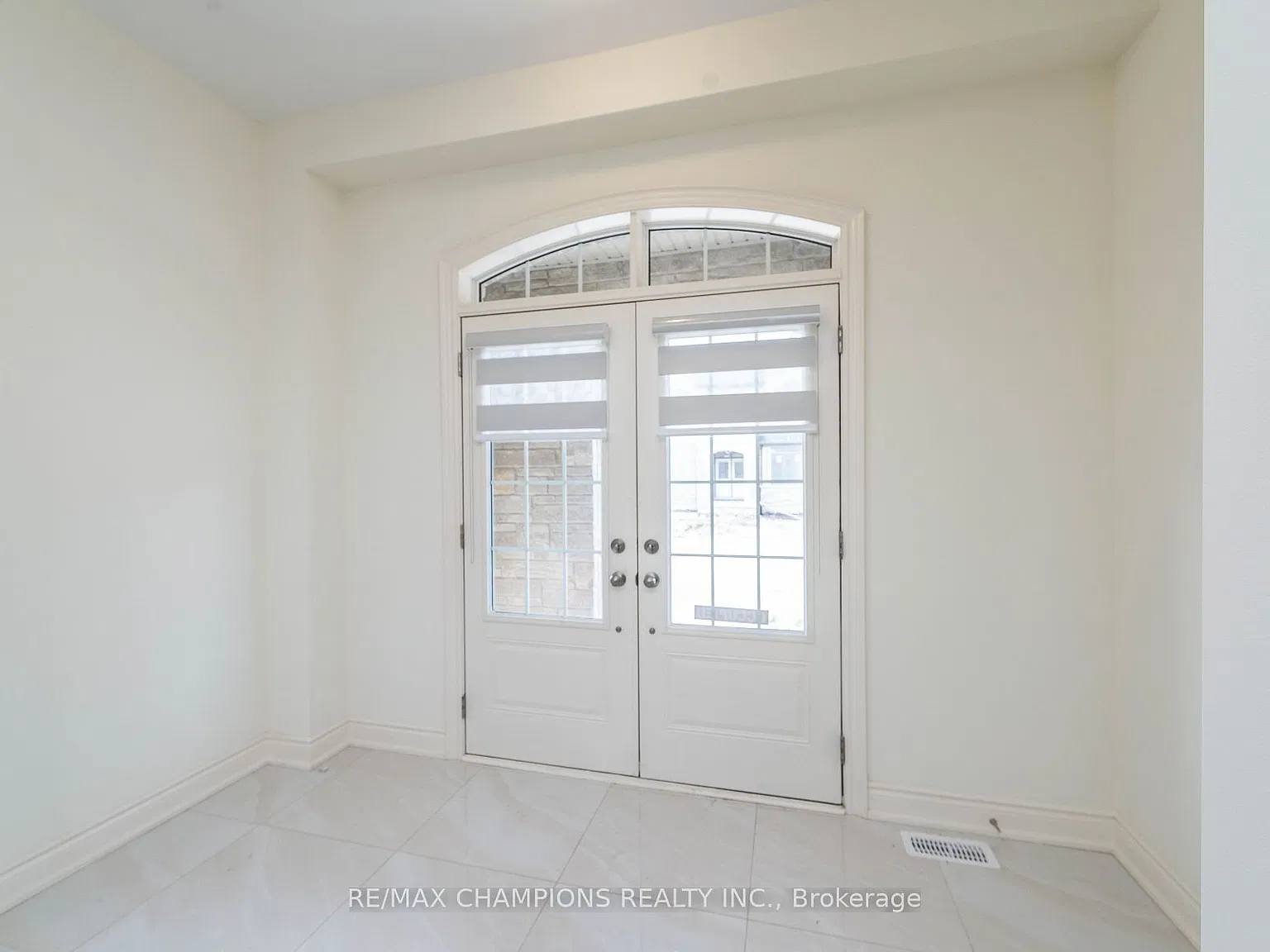 5 bed, $4,200 — Photo 1