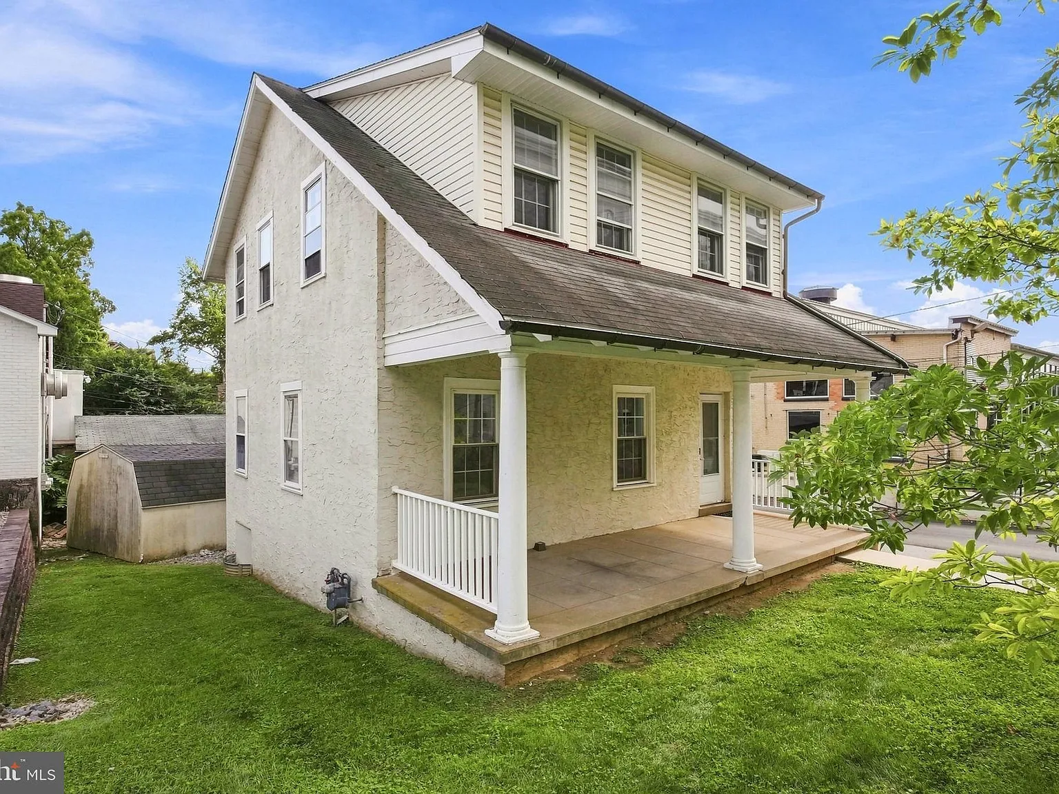 3 bed, 1.0 bath, 1272 sqft, $2,650 — Photo 3