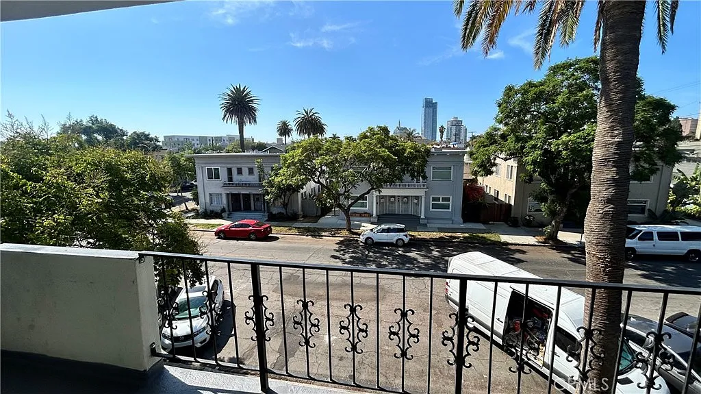 2 bed, 900 sqft, $2,495 — Photo 2