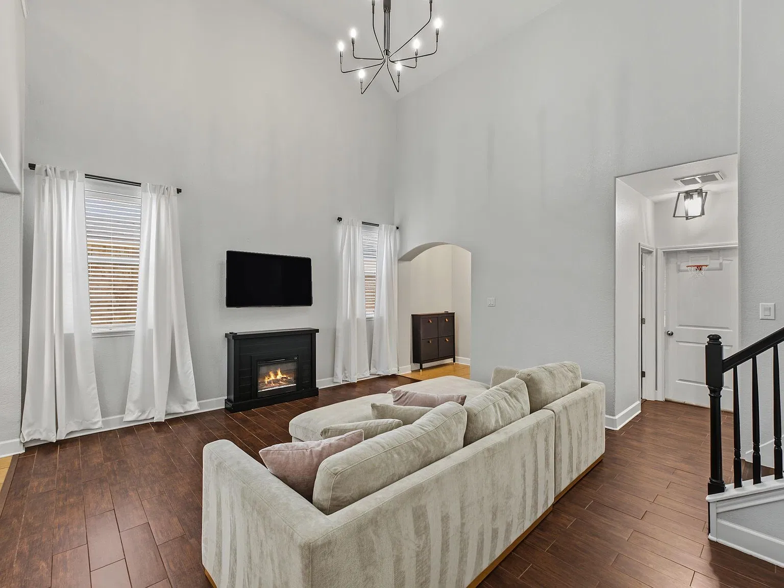 3 bed, 2.5 bath, 1736 sqft, $2,200 — Photo 4