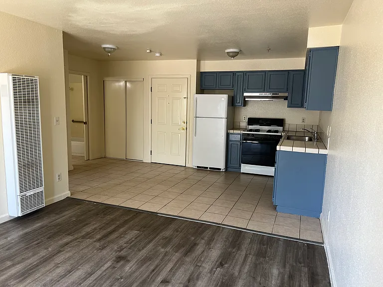 2001 Broadway Ave #111 — Photo 3