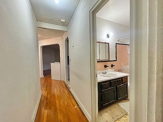 4th image of 42-15 81st St #6P