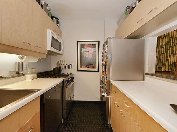 4th image of 120 2nd Ave APT 5C