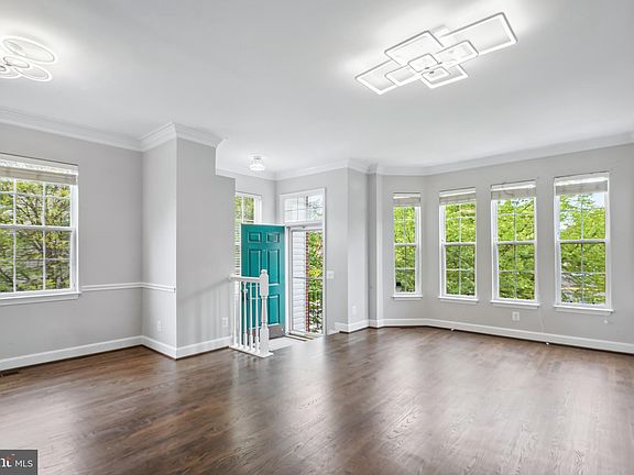 4th image of 2557 James Monroe Cir