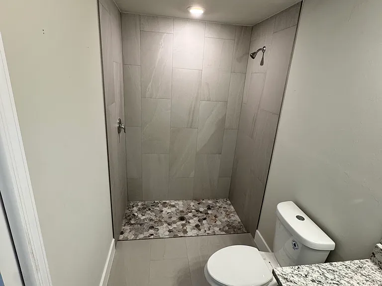 736 Gilbert Ave S — Photo 8