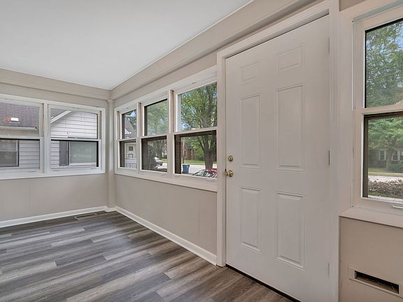 3rd image of 16458 S Park Ave